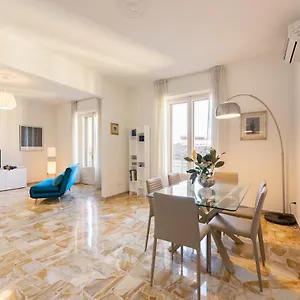 Roommo Artisti Florence